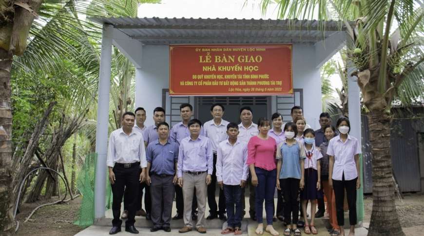 Đại diện Thành Phương tại Lễ bàn giao nhà khuyến học tại Lộc Ninh